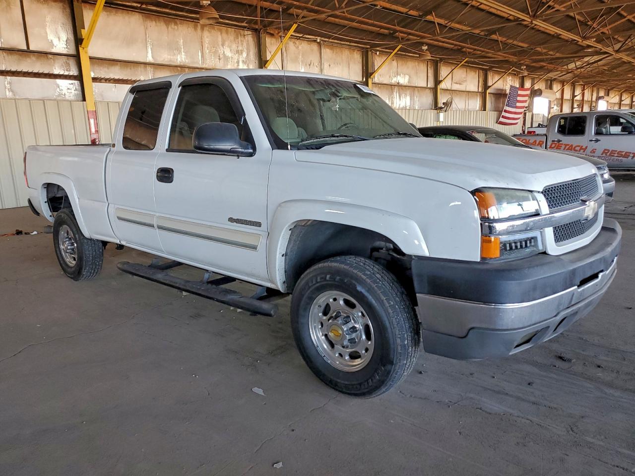 2004 CHEVROLET SILVERADO C2500 HEAVY DUTY photo 4