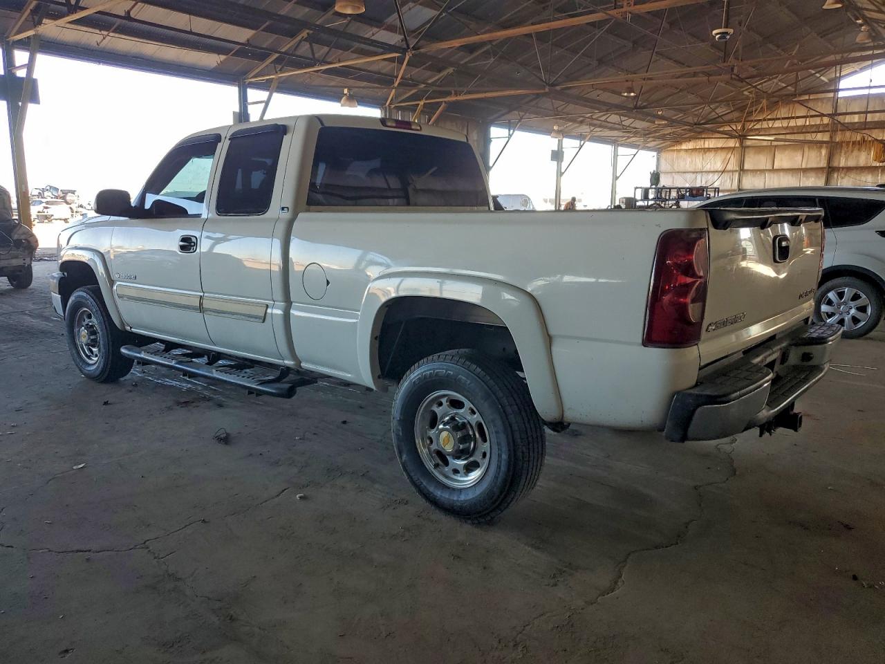 2004 CHEVROLET SILVERADO C2500 HEAVY DUTY photo 2
