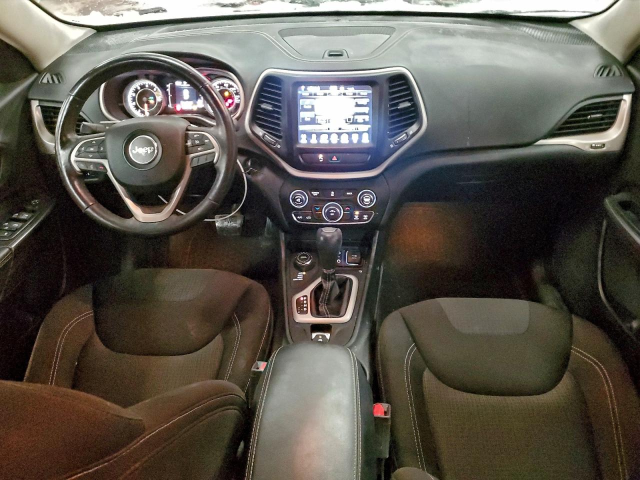 2016 JEEP CHEROKEE LATITUDE photo 8