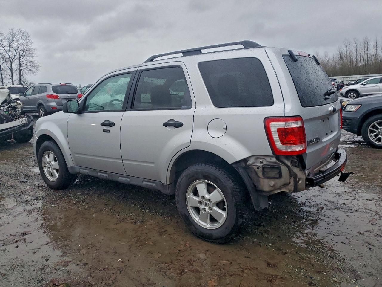 2011 FORD ESCAPE XLT photo 2
