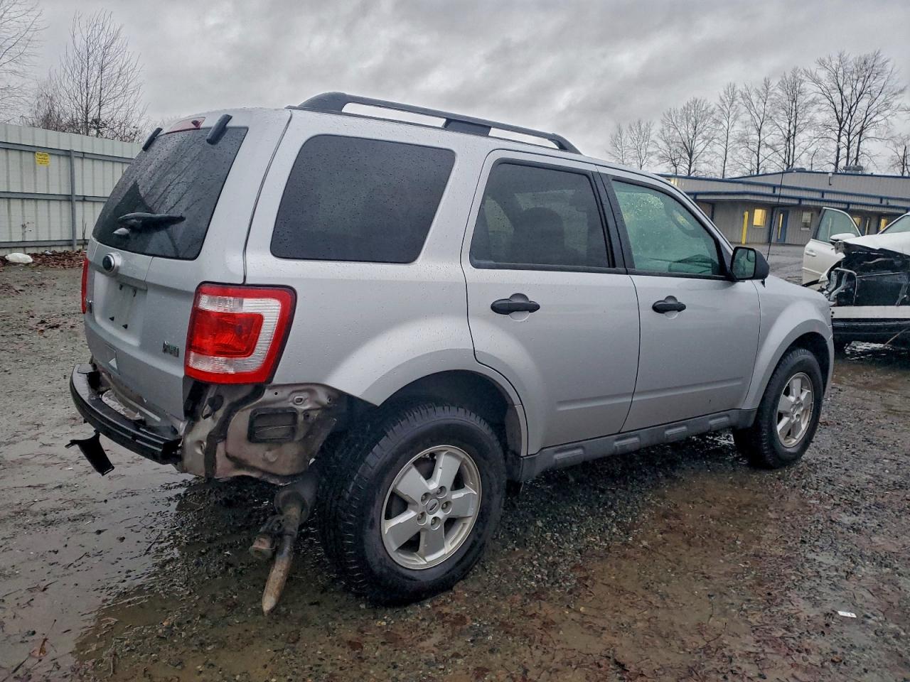 2011 FORD ESCAPE XLT photo 3
