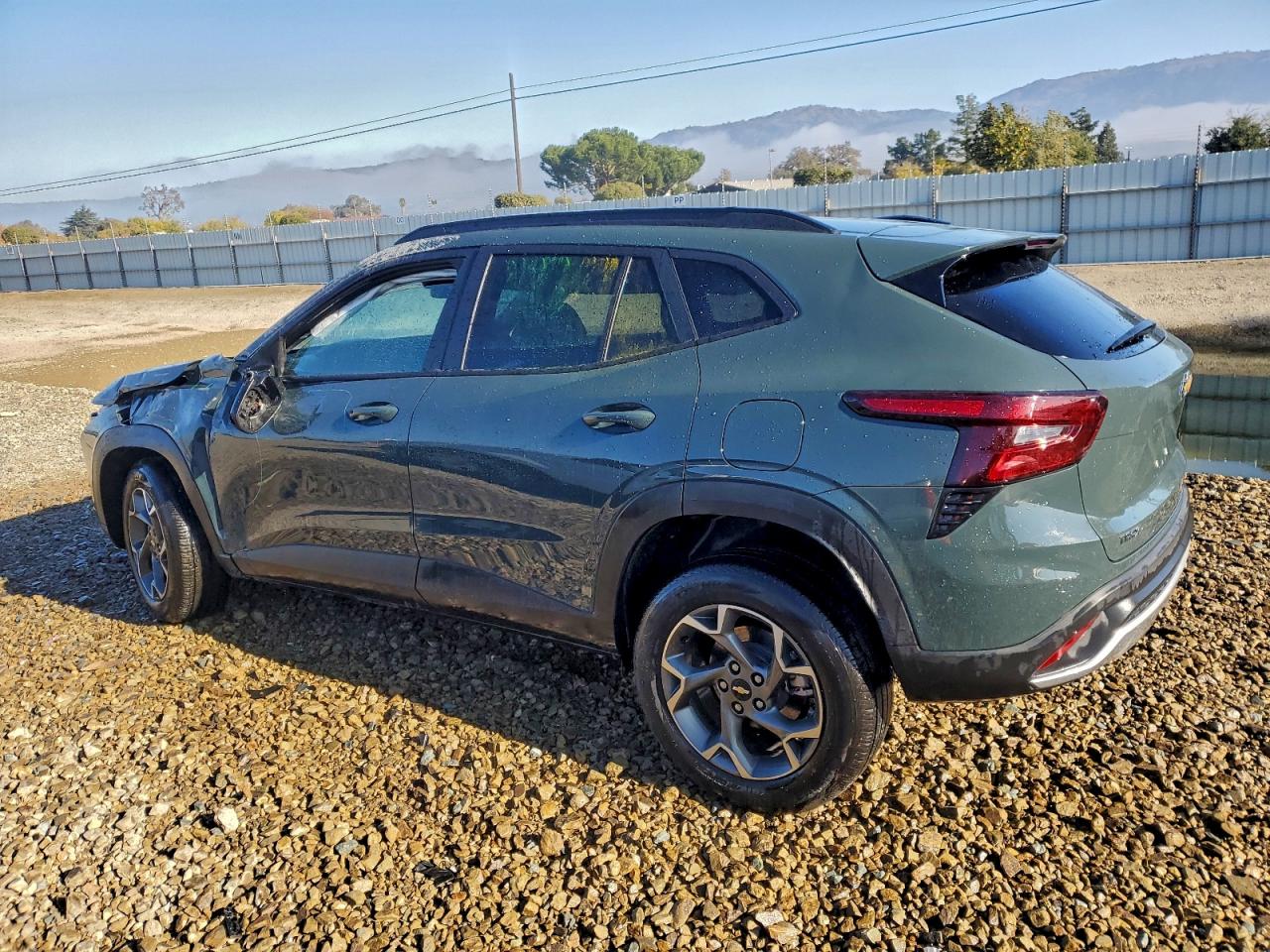 2025 CHEVROLET TRAX 1LT photo 2