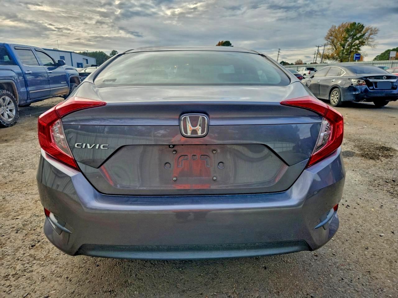 2017 HONDA CIVIC LX photo 6