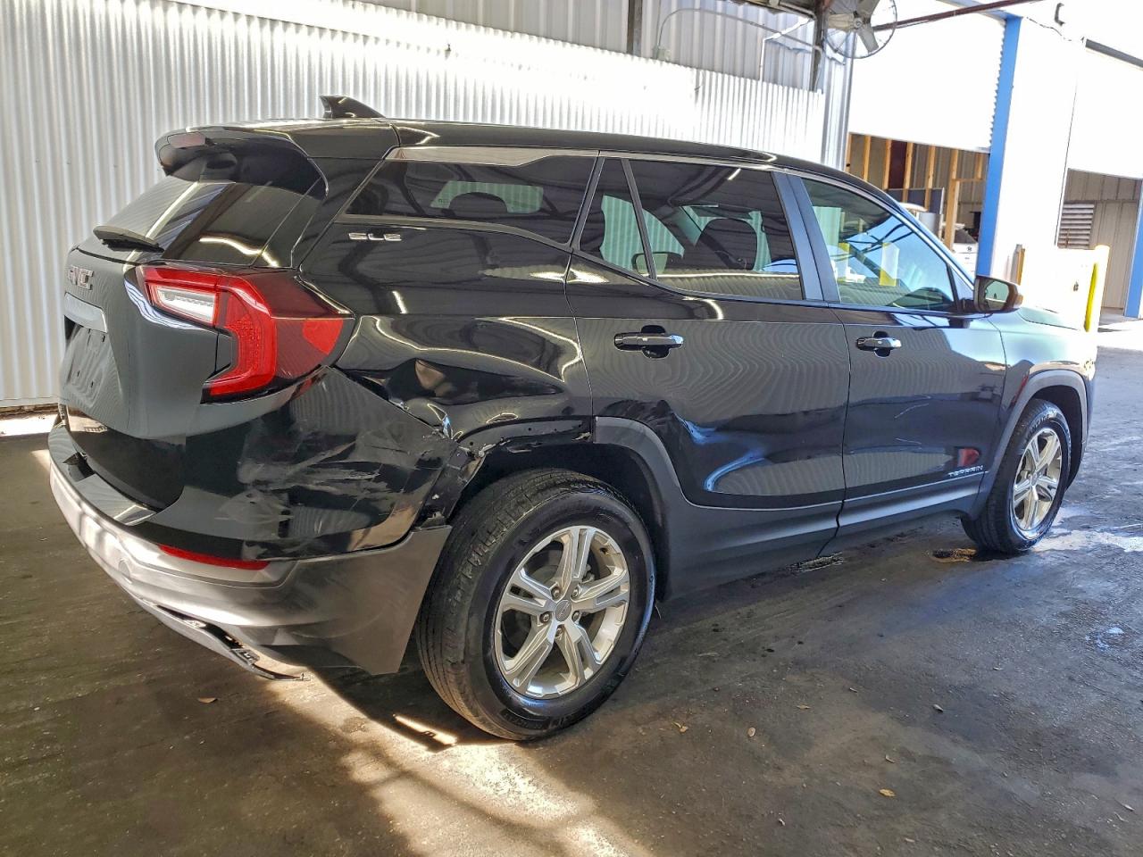 2024 GMC TERRAIN SLE photo 3