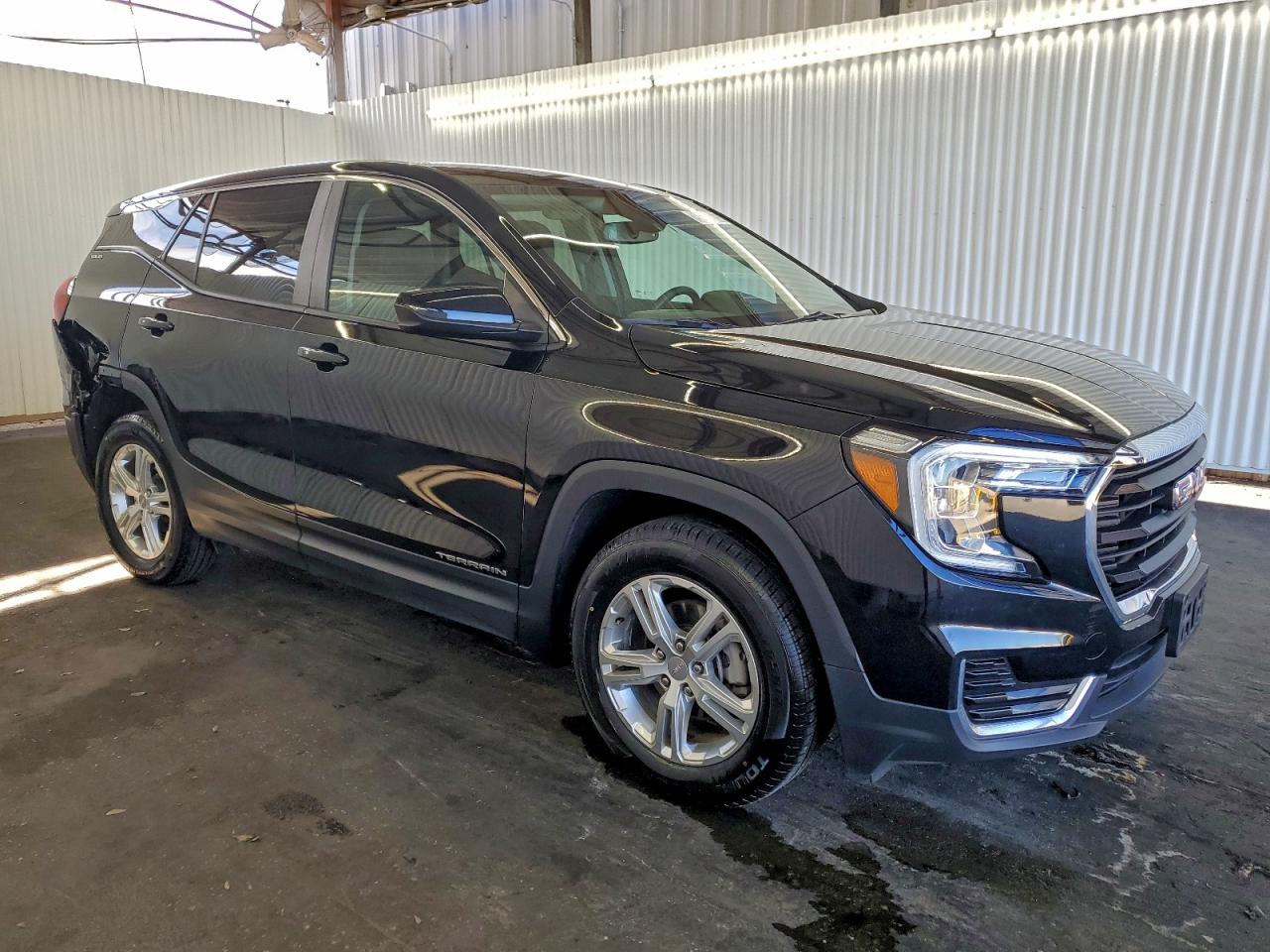 2024 GMC TERRAIN SLE photo 4