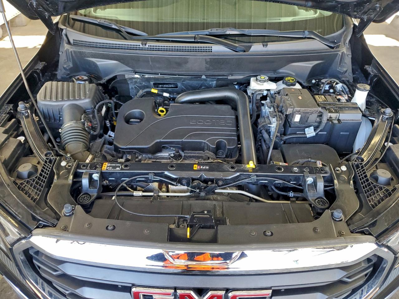 2024 GMC TERRAIN SLE photo 12