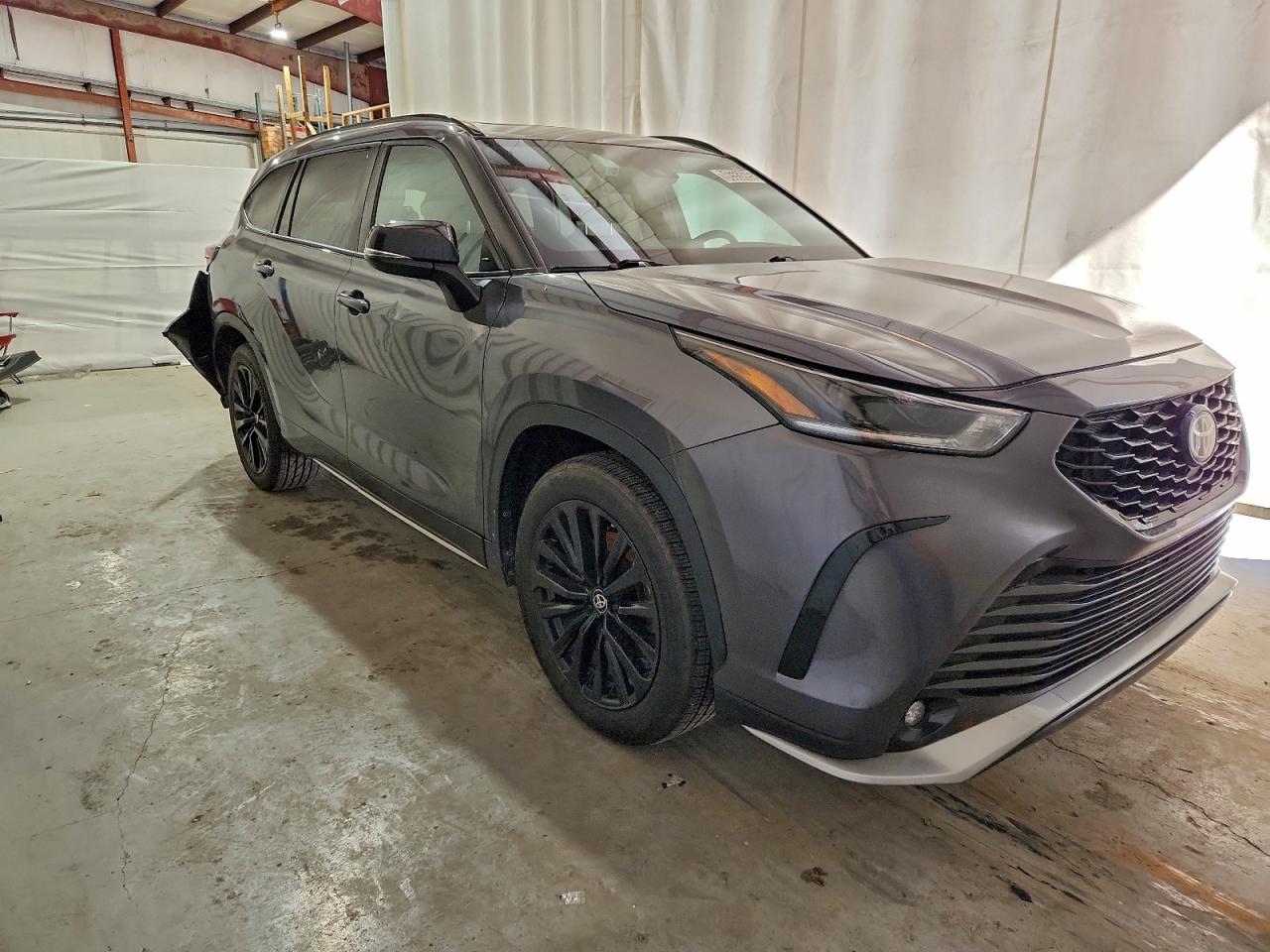 2024 TOYOTA HIGHLANDER LE photo 4