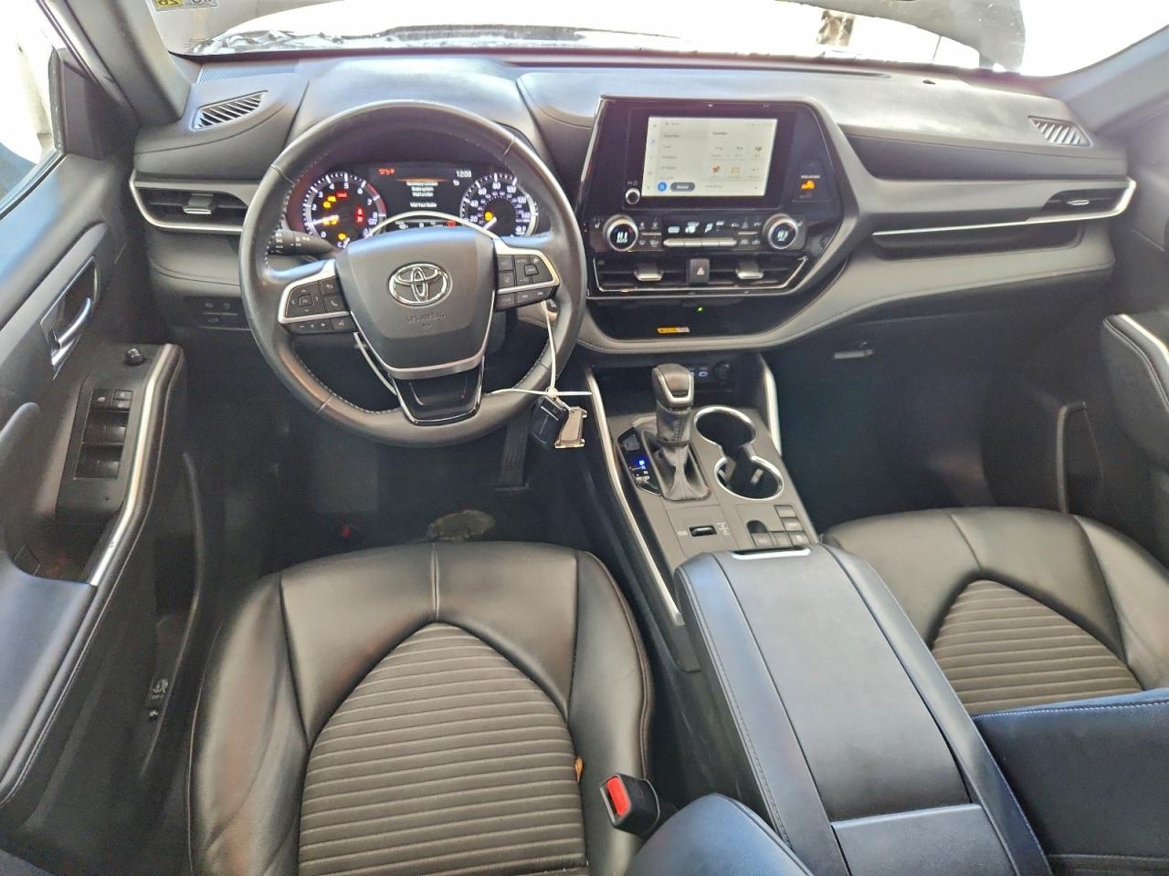 2024 TOYOTA HIGHLANDER LE photo 8