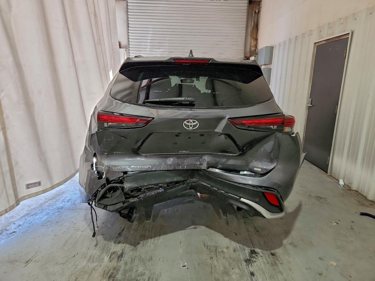 2024 TOYOTA HIGHLANDER LE photo 6