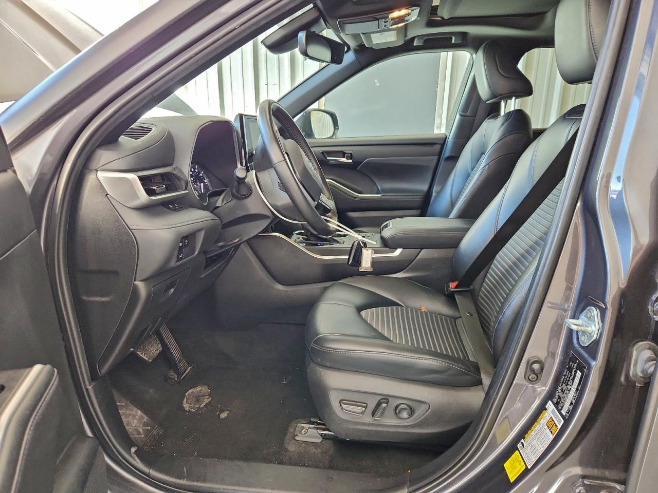 2024 TOYOTA HIGHLANDER LE photo 7