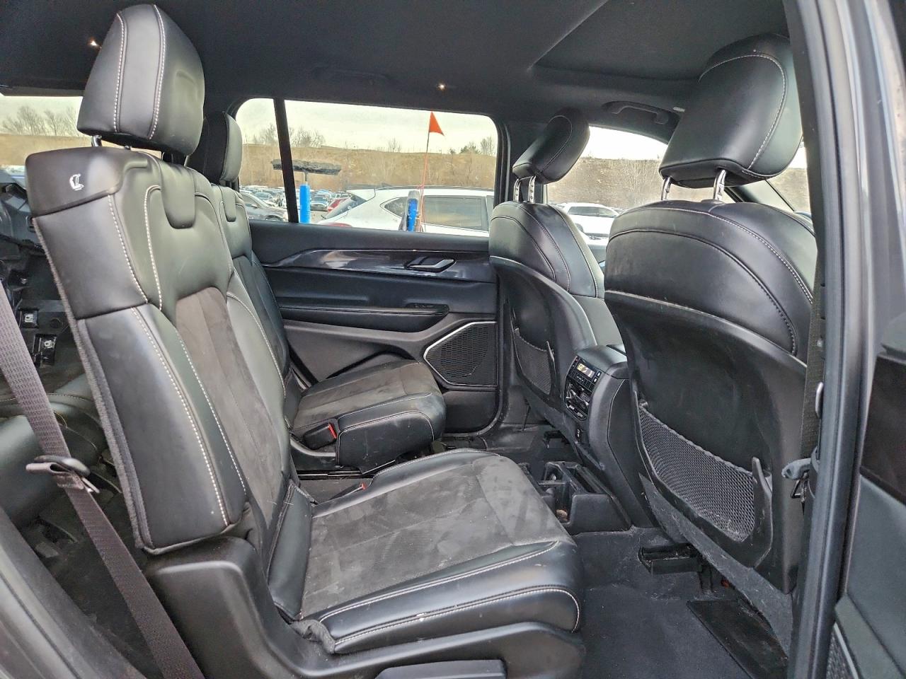 2022 JEEP GRAND CHEROKEE L LAREDO photo 21