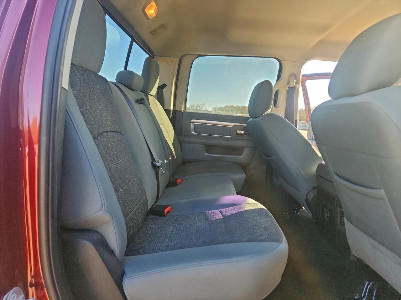 2018 RAM 1500 SLT photo 19