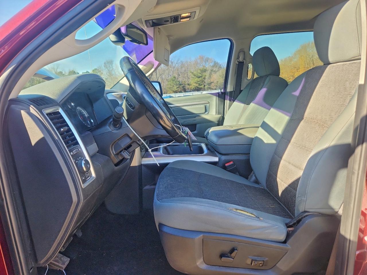 2018 RAM 1500 SLT photo 13