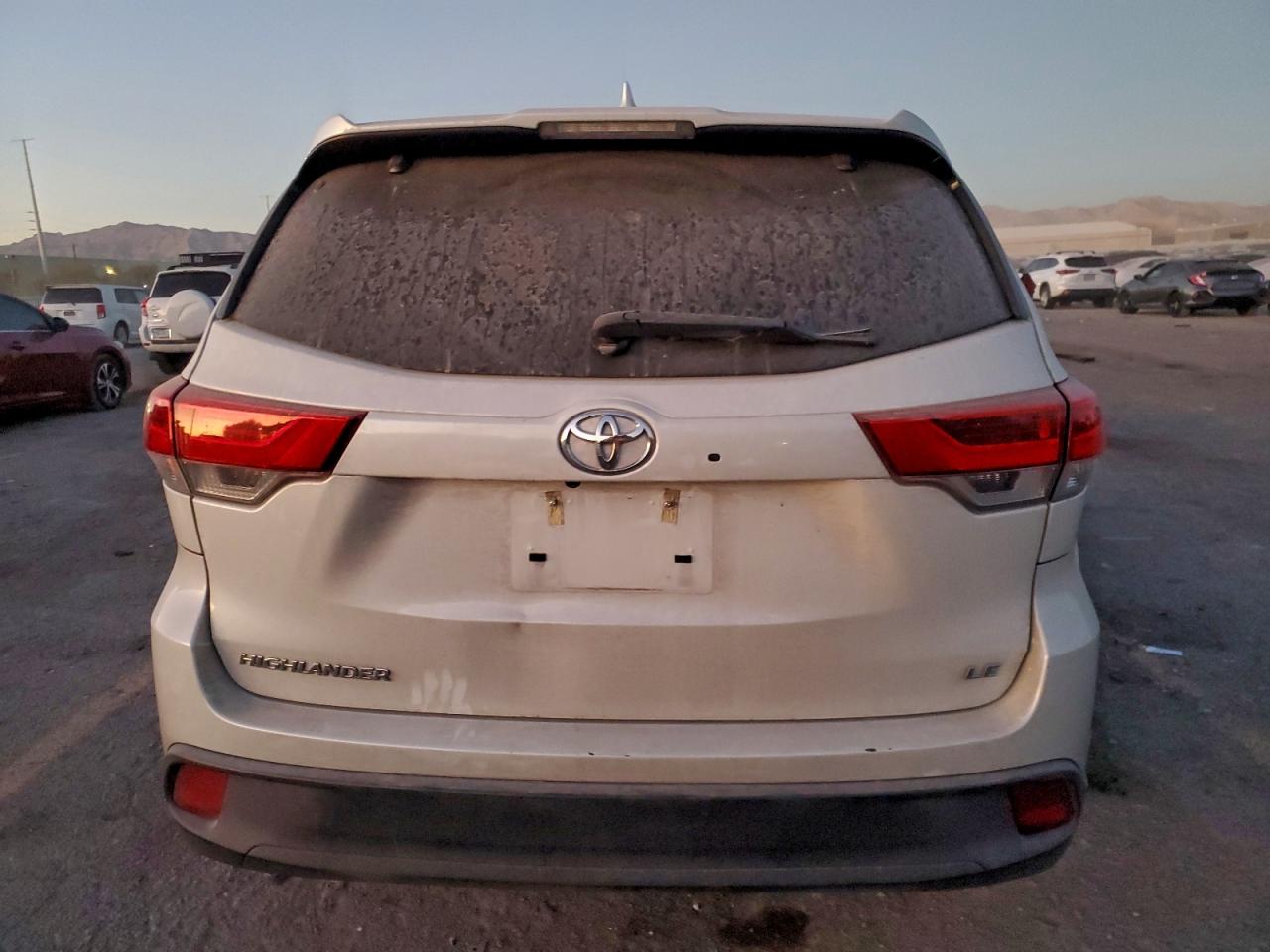 2019 TOYOTA HIGHLANDER LE photo 11