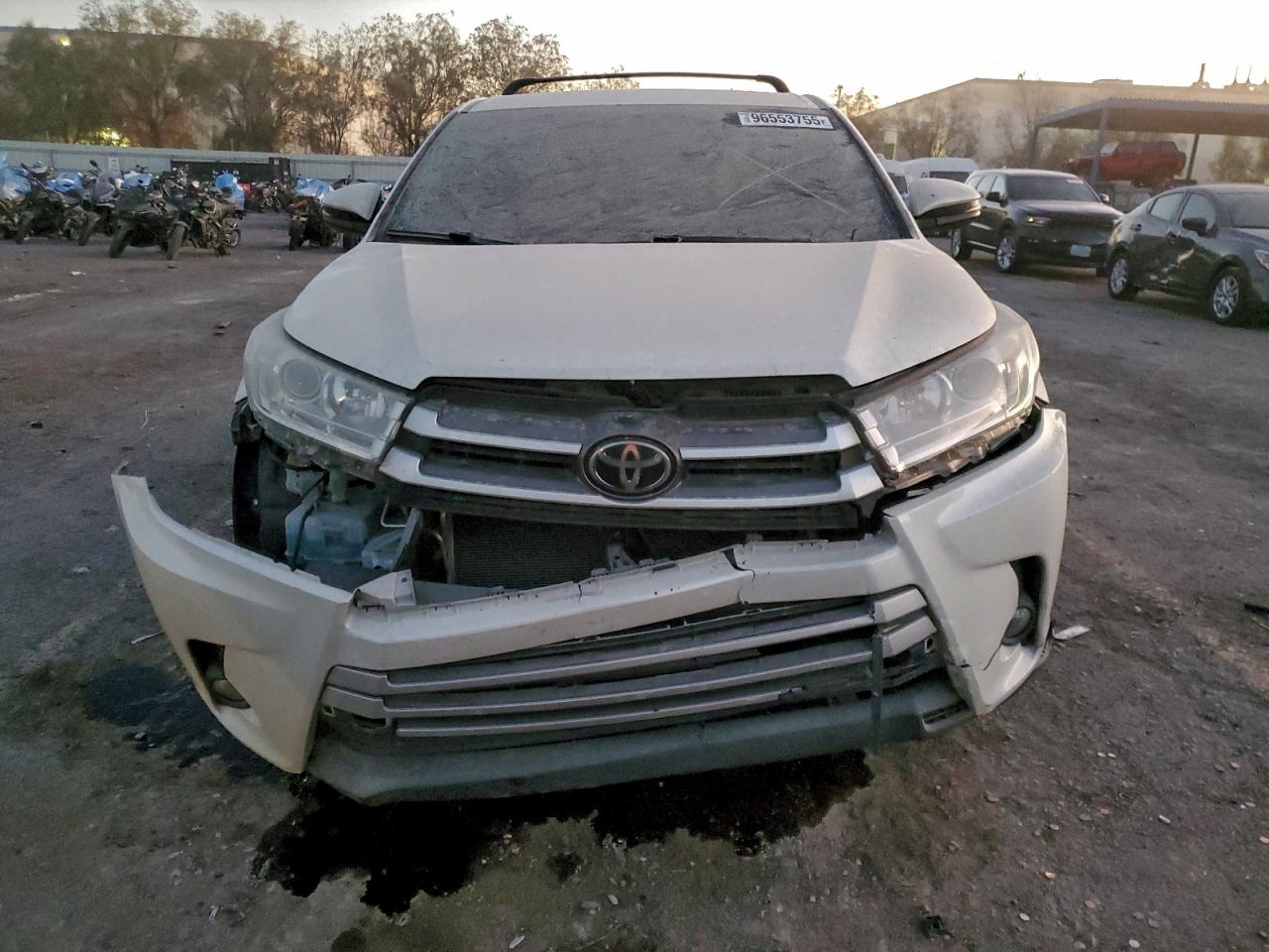 2019 TOYOTA HIGHLANDER LE photo 9
