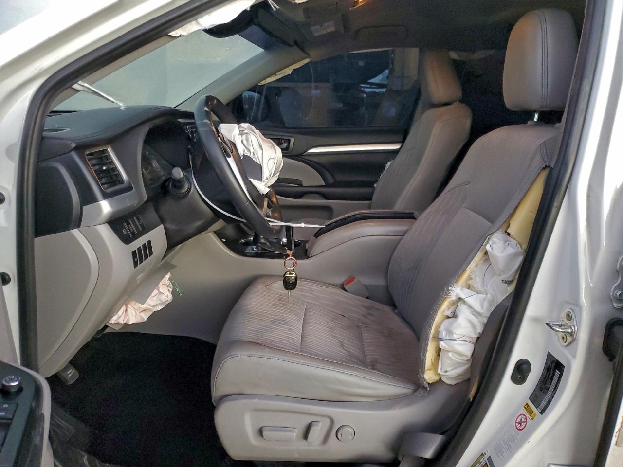 2019 TOYOTA HIGHLANDER LE photo 13