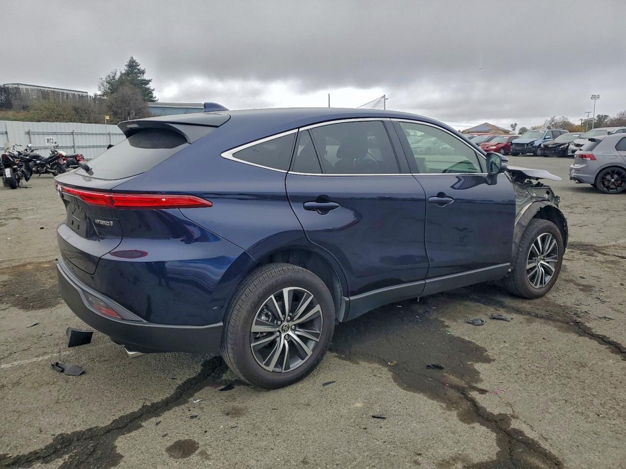 2021 TOYOTA VENZA LE photo 3