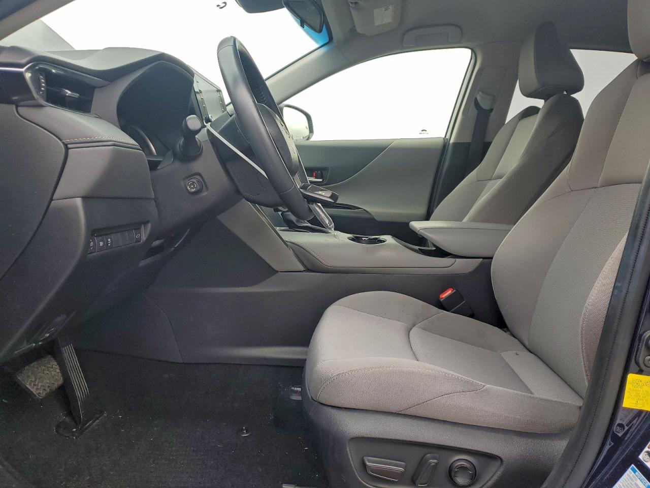 2021 TOYOTA VENZA LE photo 7