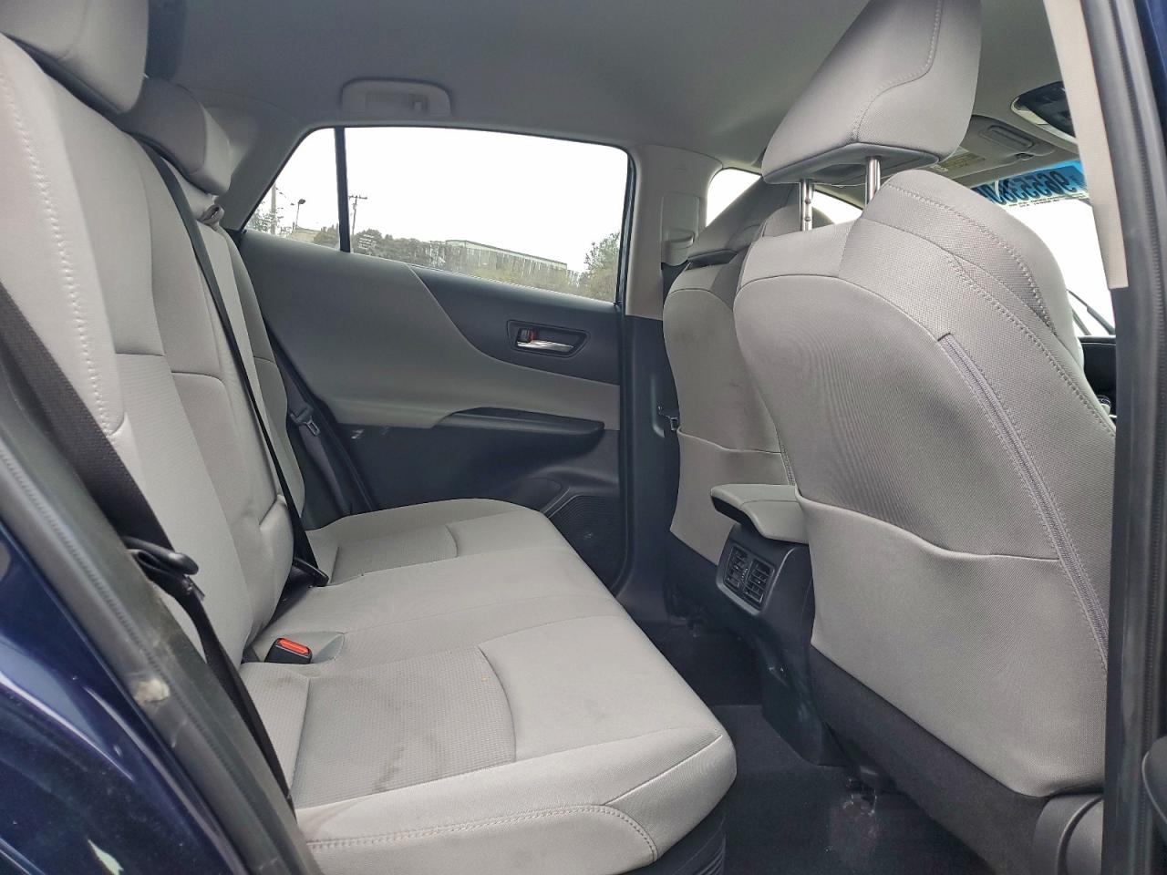 2021 TOYOTA VENZA LE photo 10