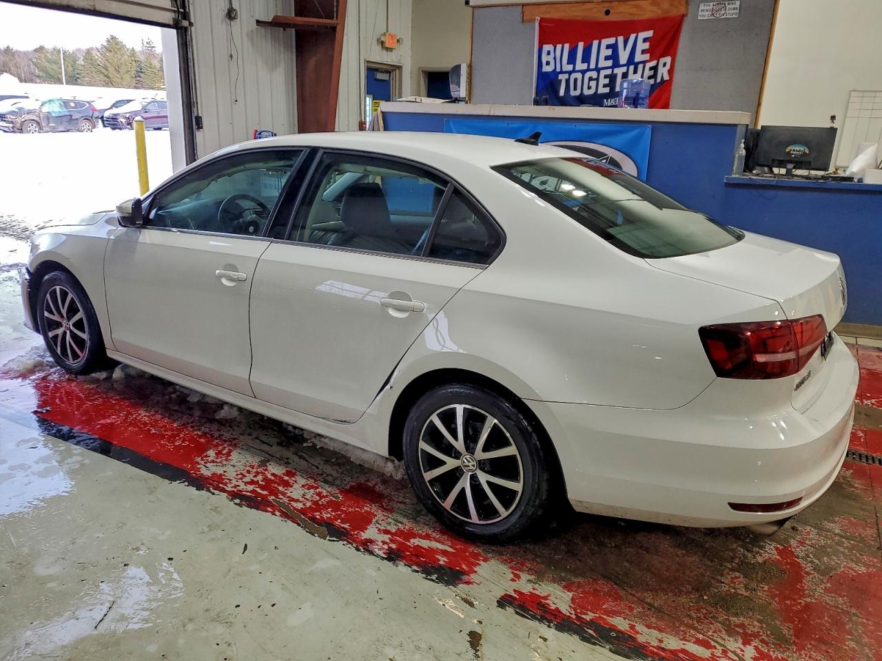 2017 VOLKSWAGEN JETTA SE photo 2