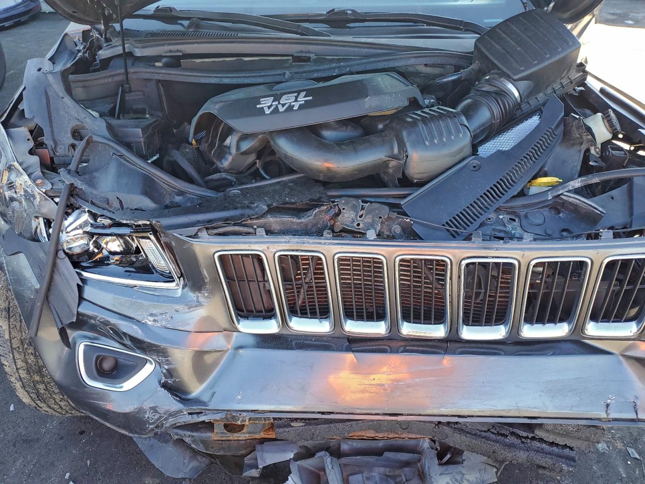 2014 JEEP GRAND CHEROKEE LAREDO photo 12
