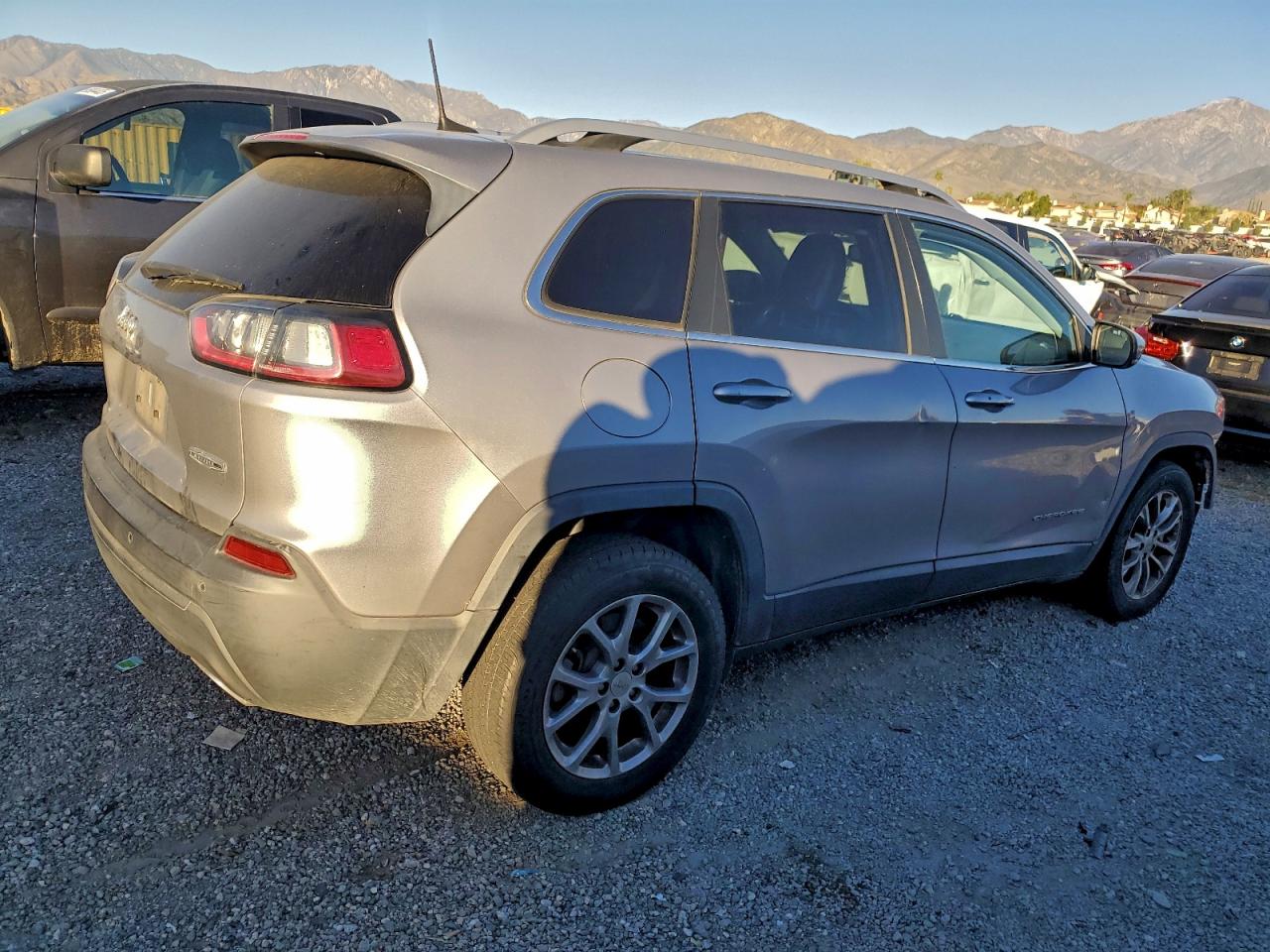 2021 JEEP CHEROKEE LATITUDE LUX photo 3
