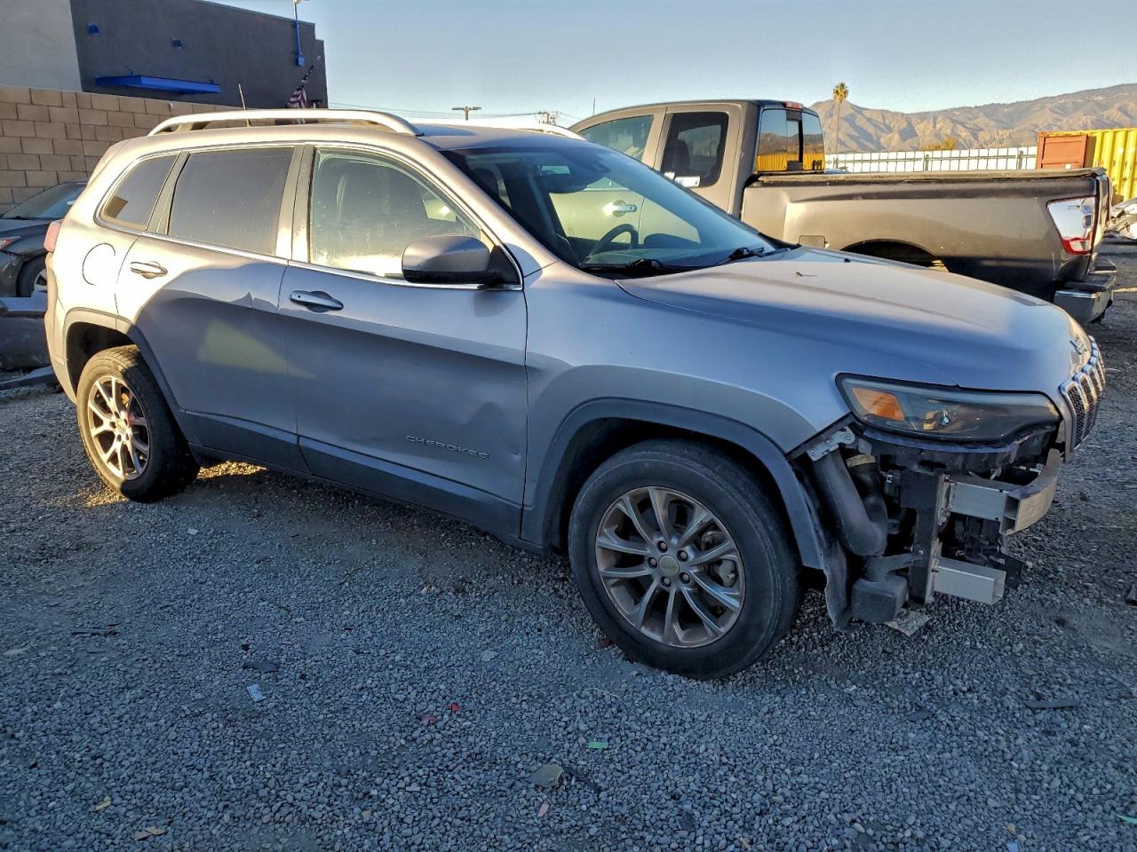2021 JEEP CHEROKEE LATITUDE LUX photo 4