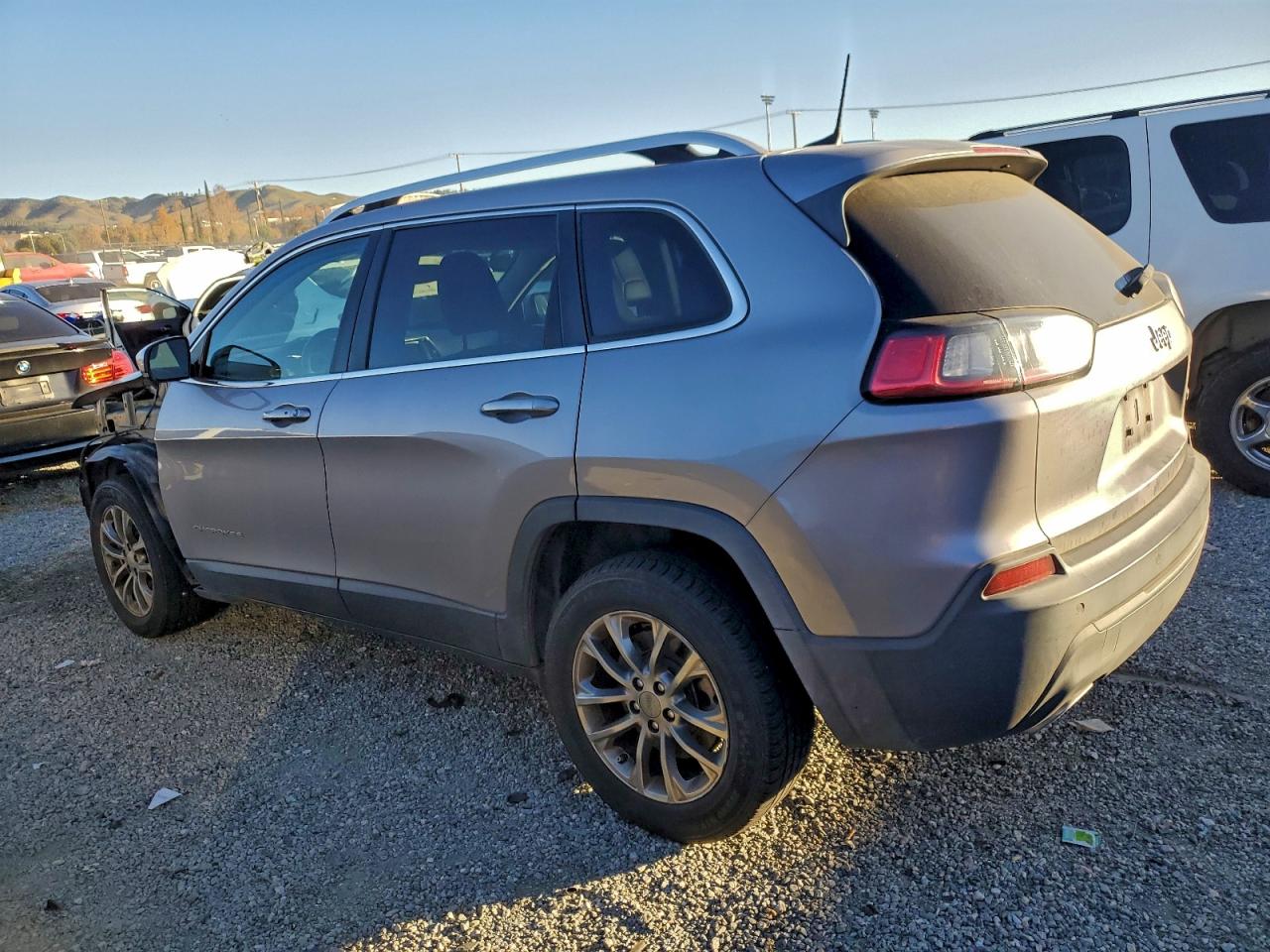 2021 JEEP CHEROKEE LATITUDE LUX photo 2