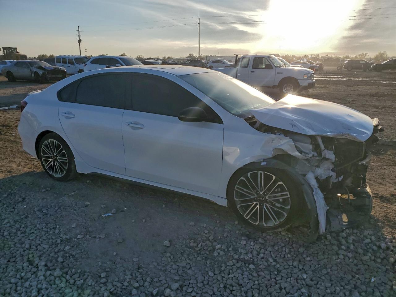 2023 KIA FORTE GT photo 4