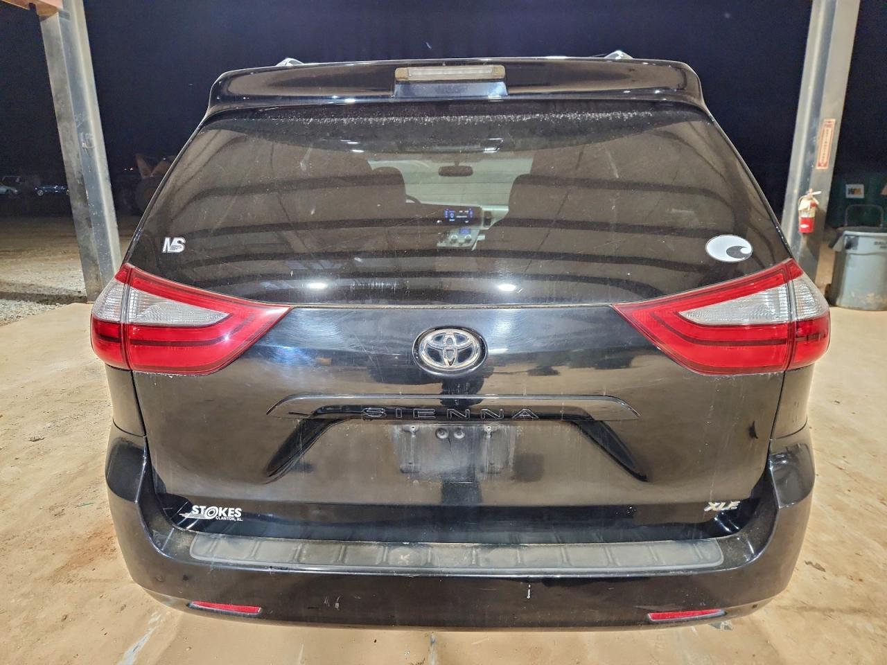2016 TOYOTA SIENNA XLE photo 6