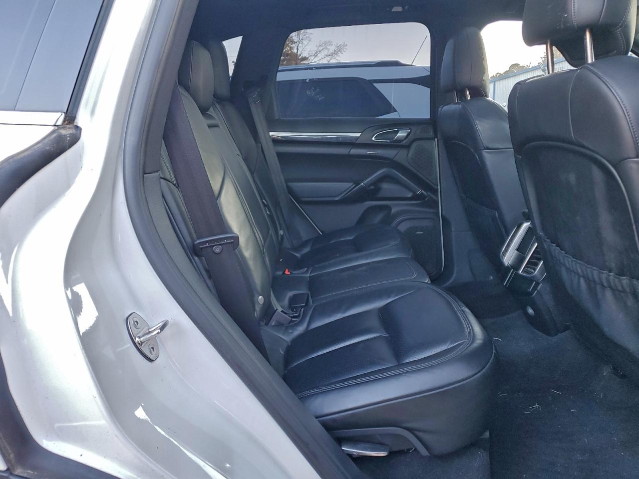 2016 PORSCHE CAYENNE photo 11