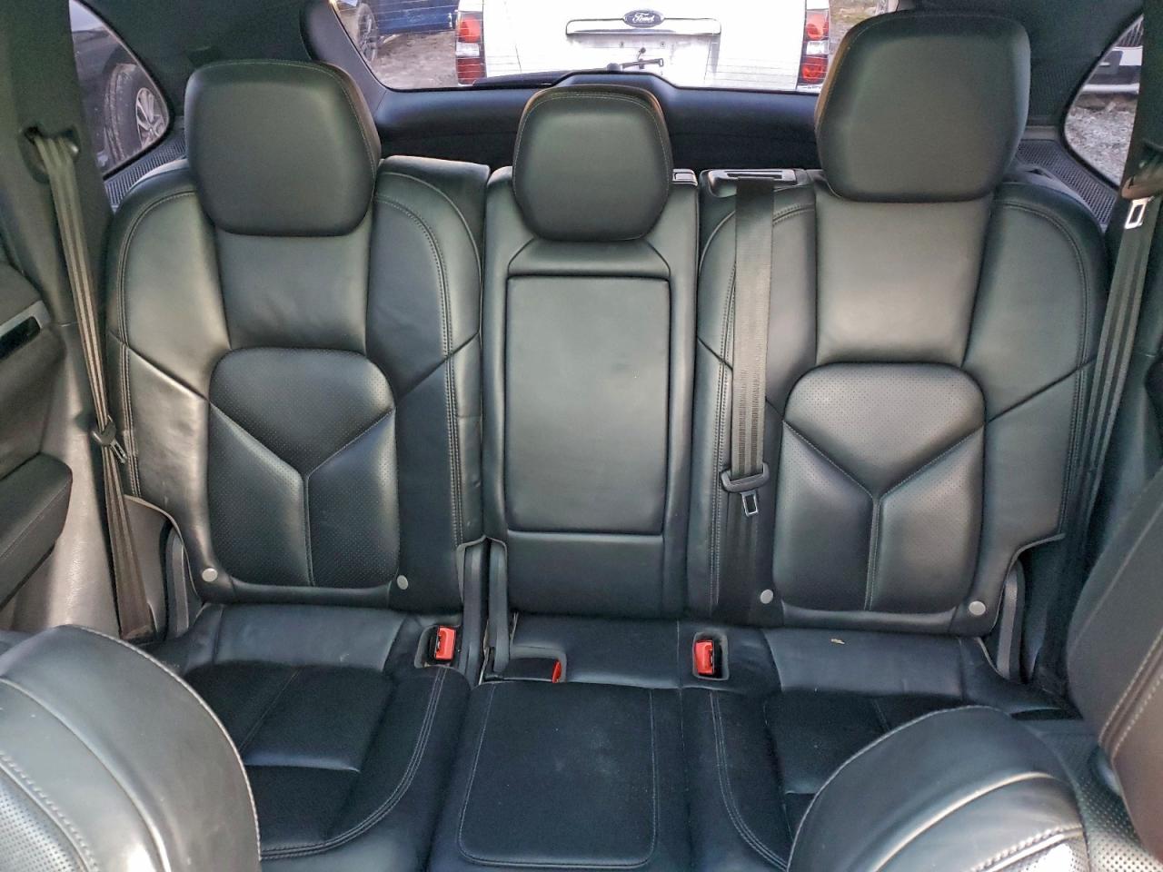 2016 PORSCHE CAYENNE photo 10