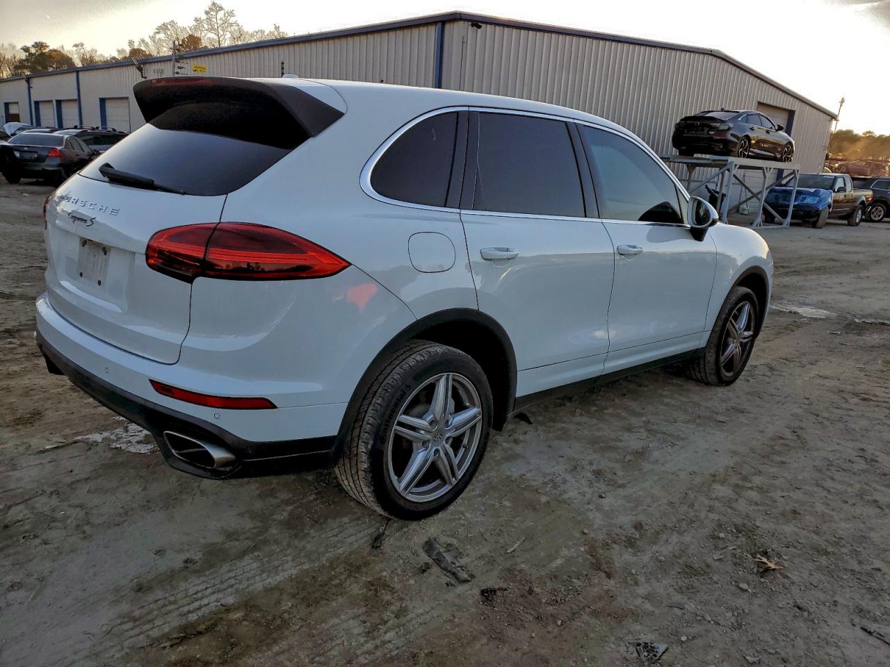 2016 PORSCHE CAYENNE photo 3