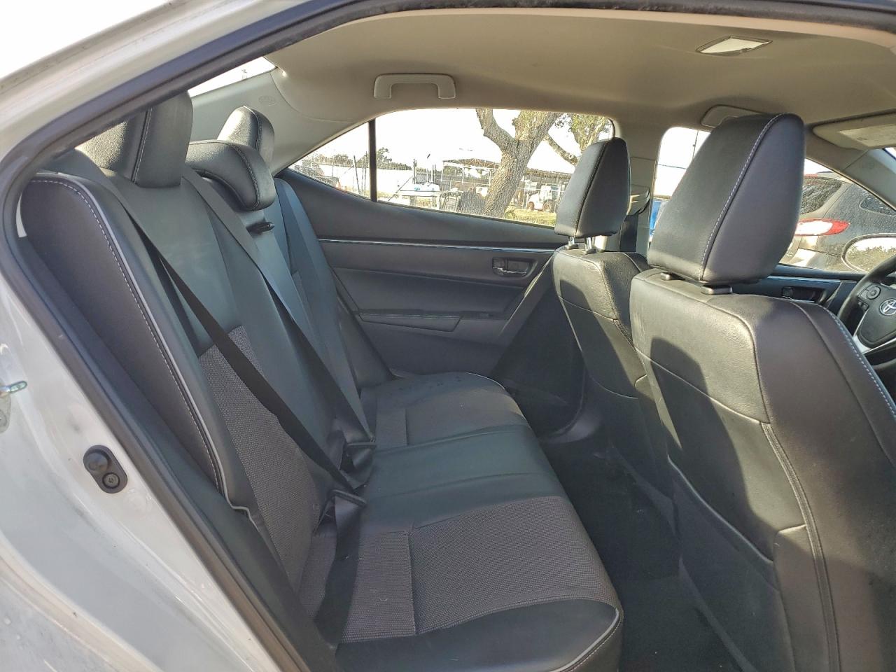 2015 TOYOTA COROLLA L photo 10