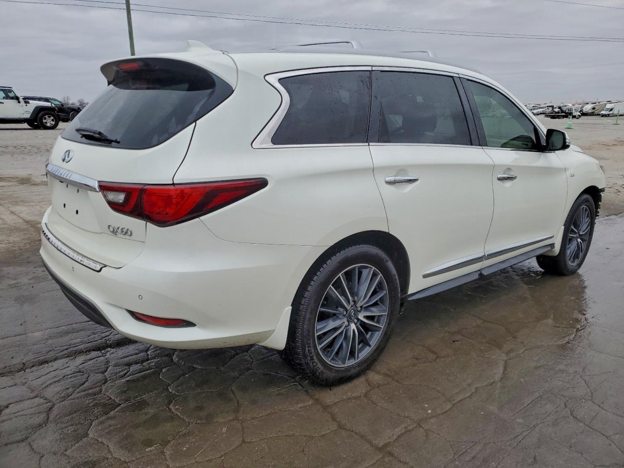 2020 INFINITI QX60 LUXE photo 3