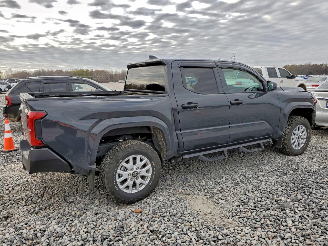 2024 TOYOTA TACOMA DOUBLE CAB photo 3