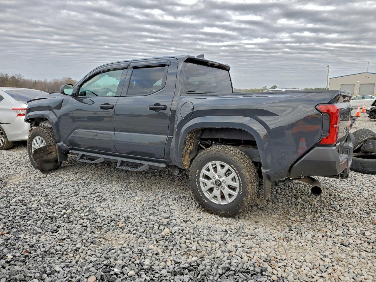 2024 TOYOTA TACOMA DOUBLE CAB photo 2