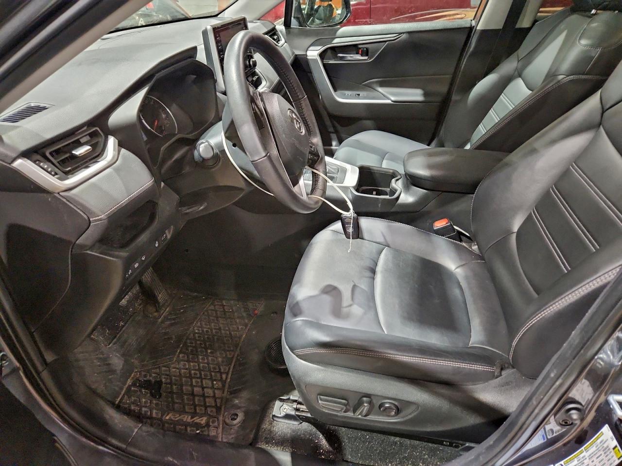2022 TOYOTA RAV4 XLE photo 7