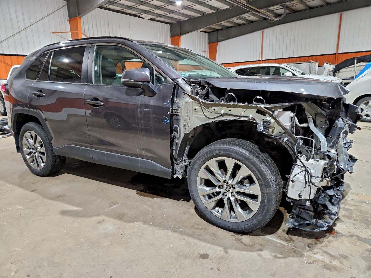 2022 TOYOTA RAV4 XLE photo 4