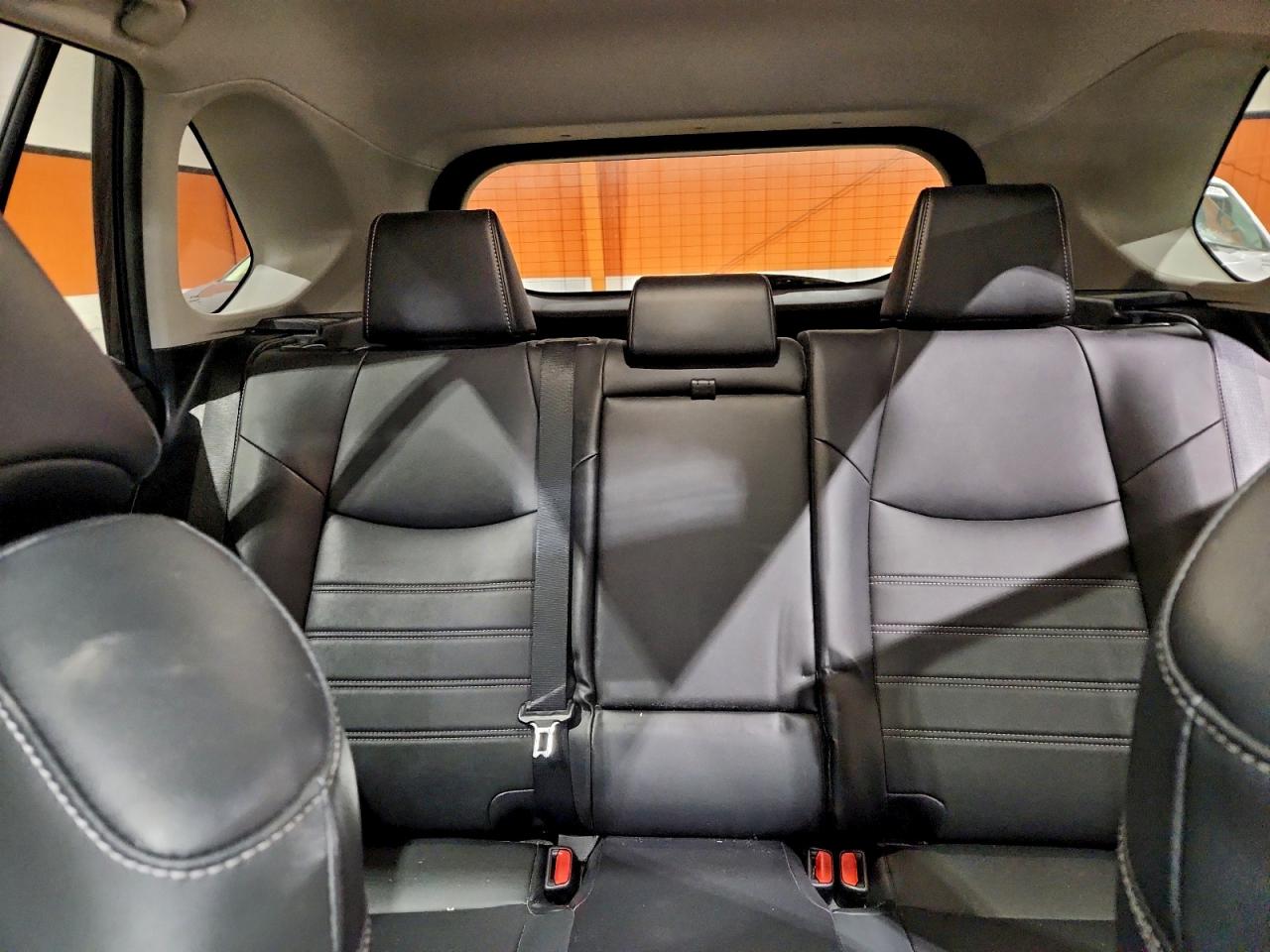 2022 TOYOTA RAV4 XLE photo 10