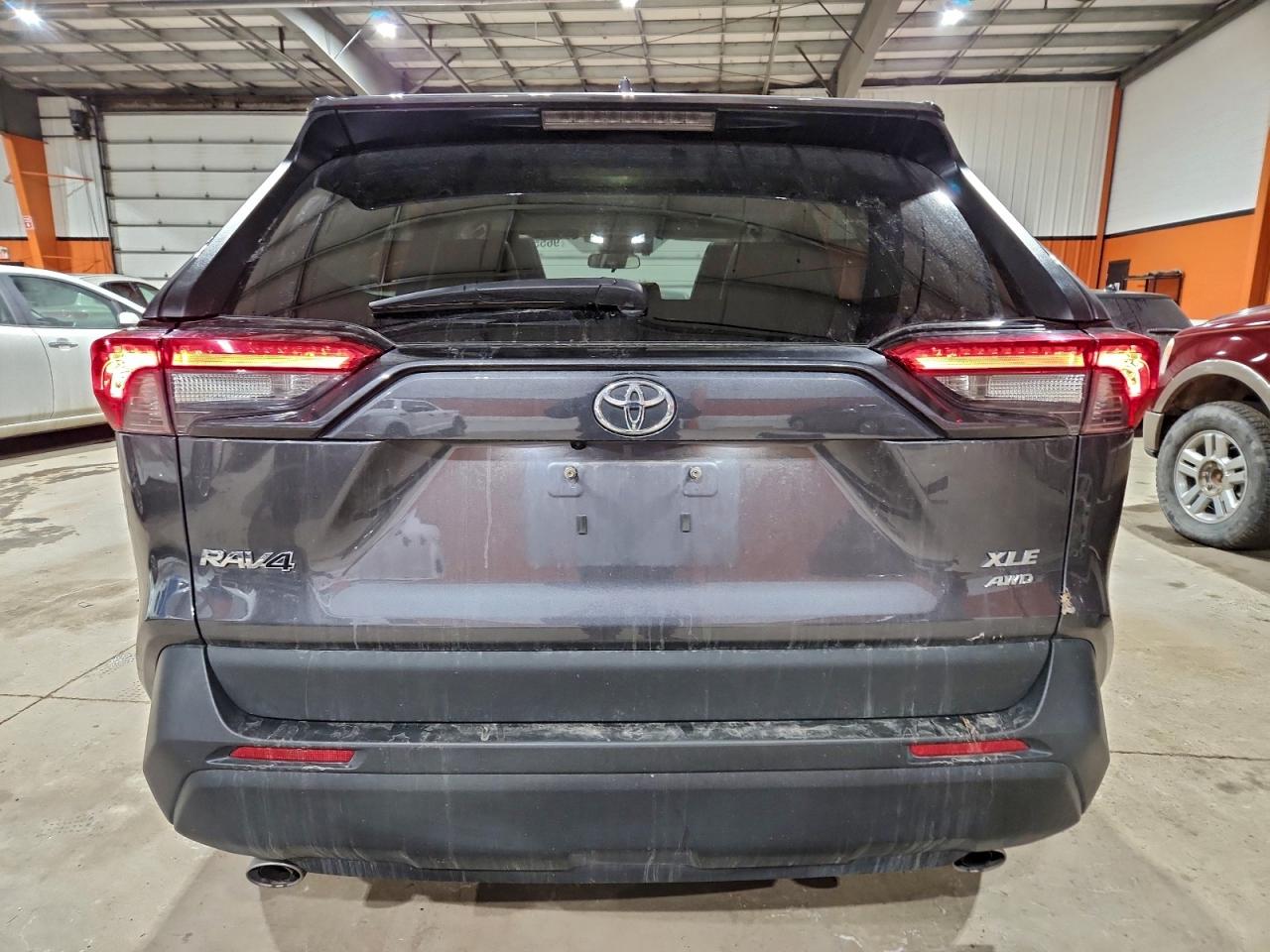 2022 TOYOTA RAV4 XLE photo 6