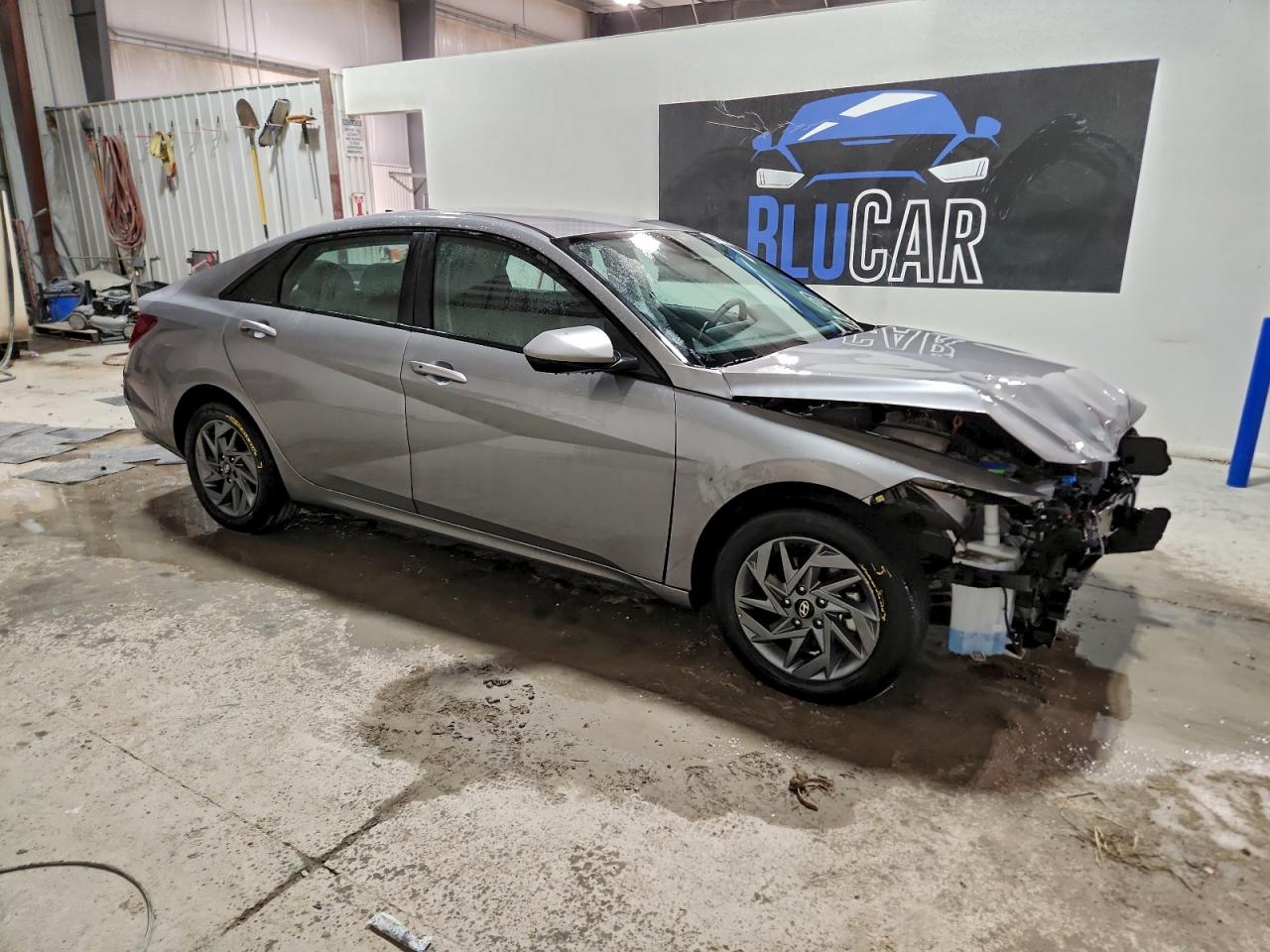 2025 HYUNDAI ELANTRA BLUE photo 4