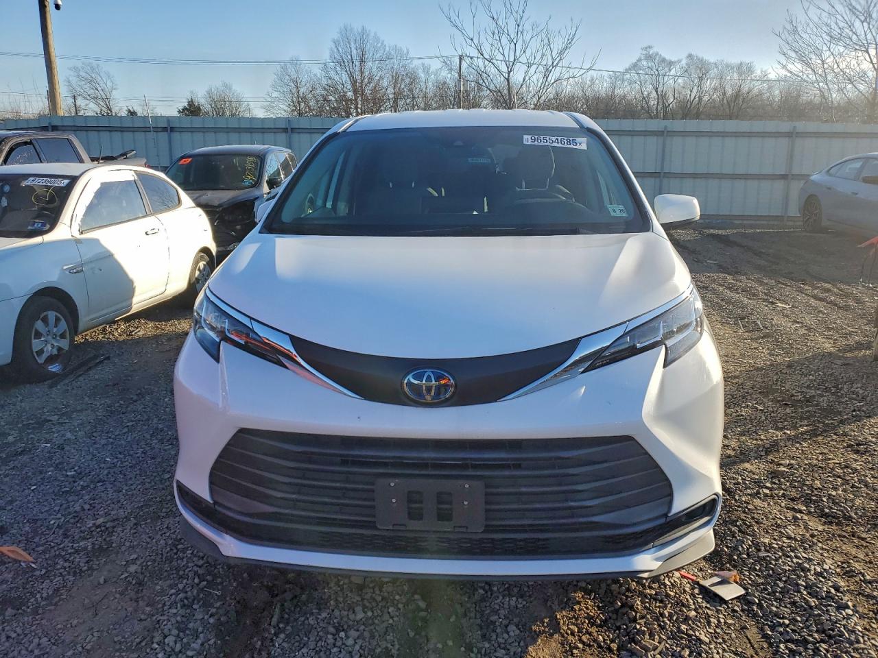 2021 TOYOTA SIENNA LE photo 5