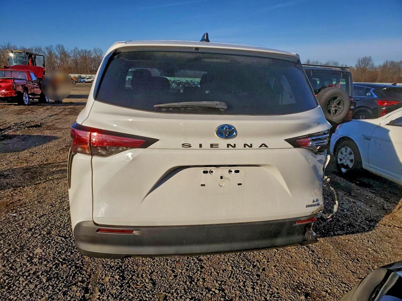 2021 TOYOTA SIENNA LE photo 6