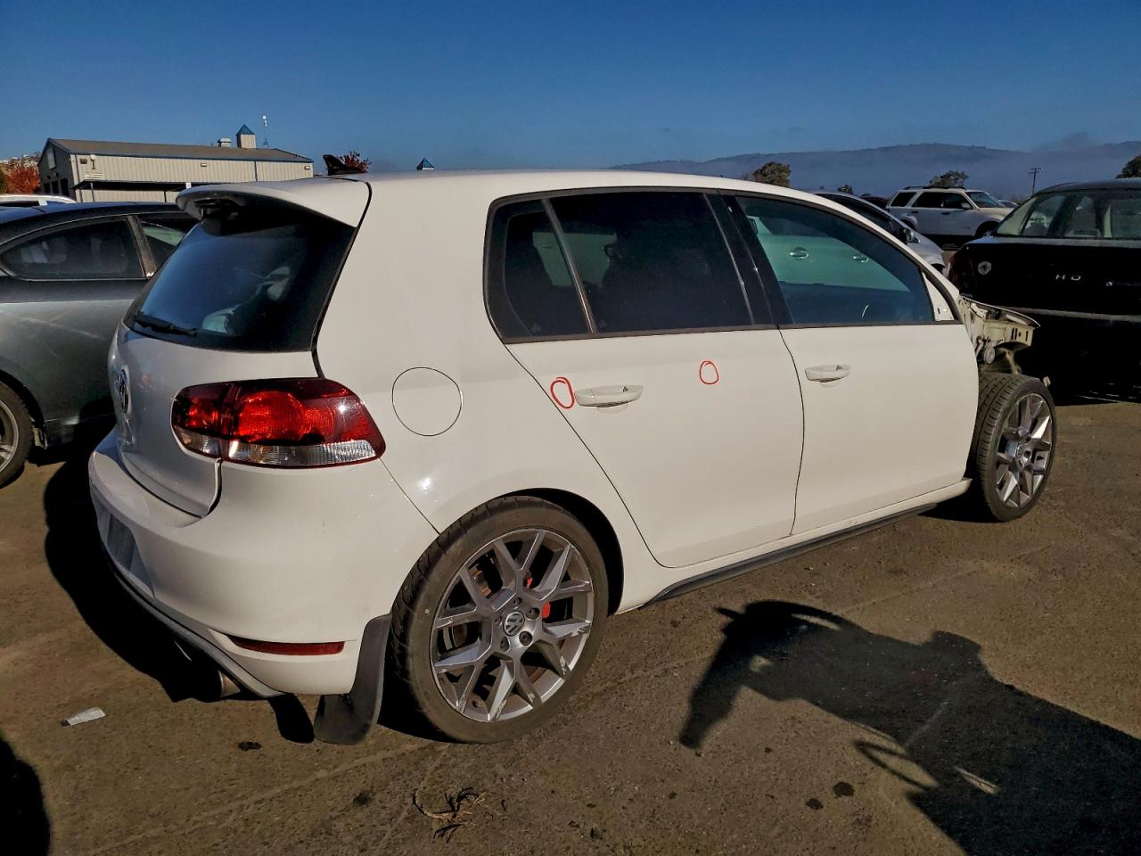 2013 VOLKSWAGEN GTI photo 3