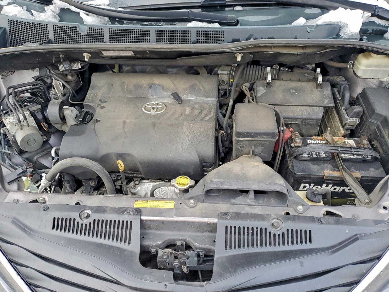 2013 TOYOTA SIENNA LE photo 12