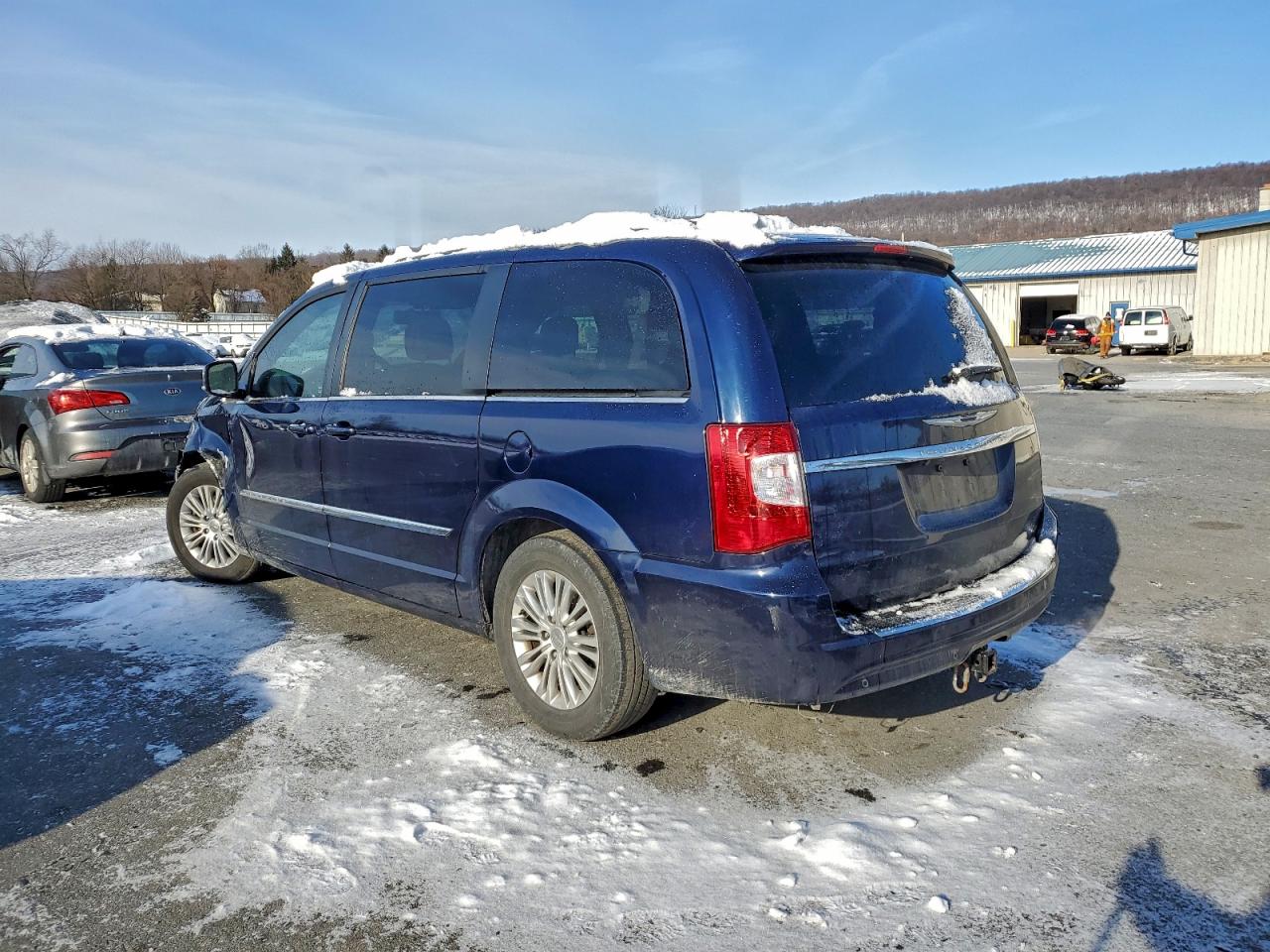 2015 CHRYSLER TOWN & COUNTRY TOURING L photo 2