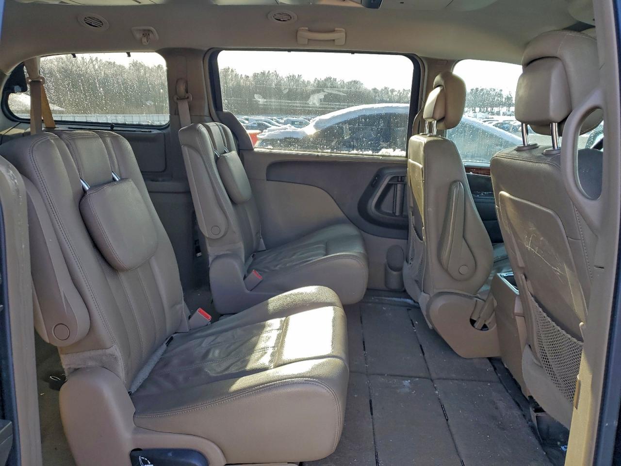 2015 CHRYSLER TOWN & COUNTRY TOURING L photo 11