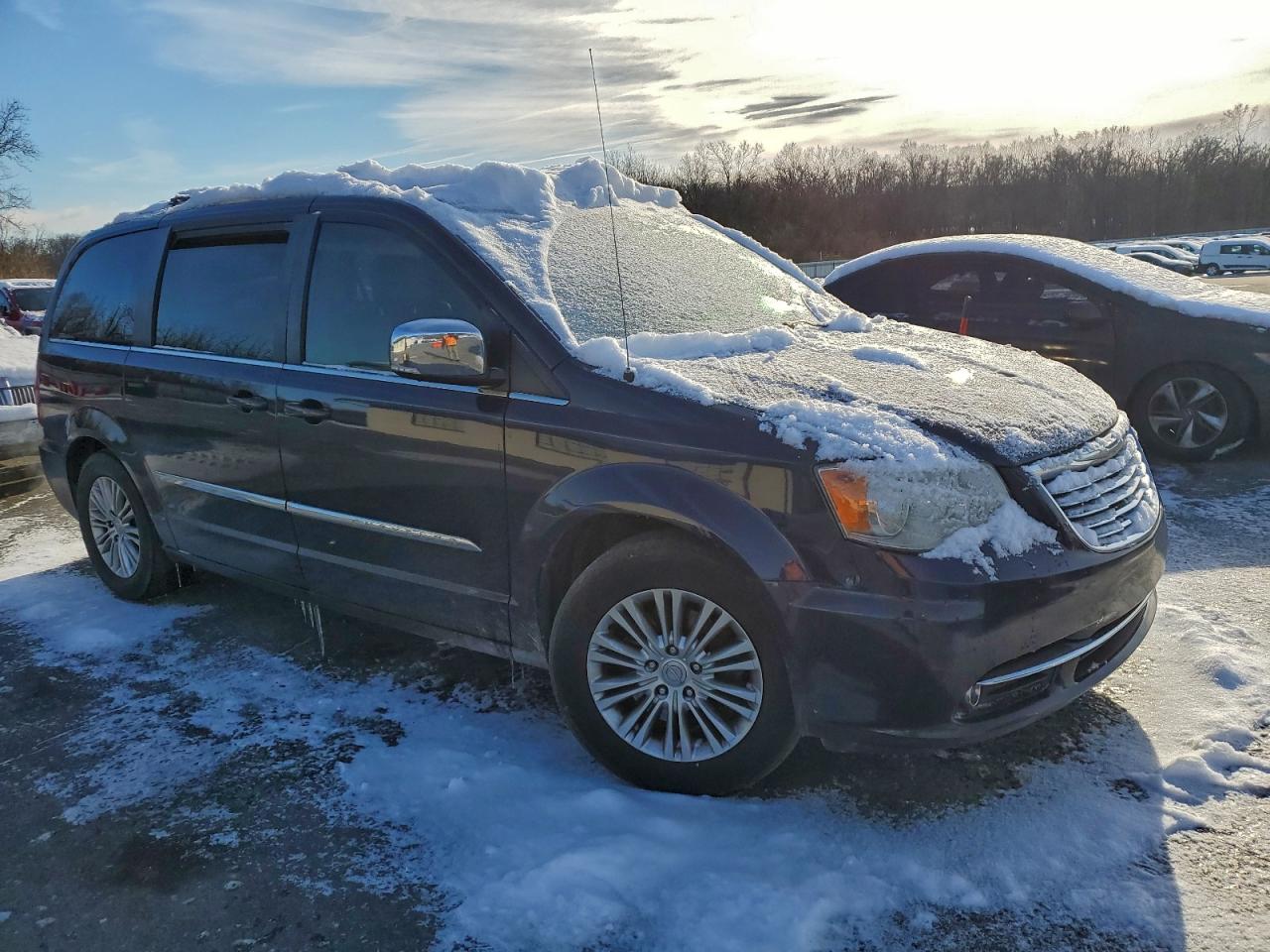 2015 CHRYSLER TOWN & COUNTRY TOURING L photo 4
