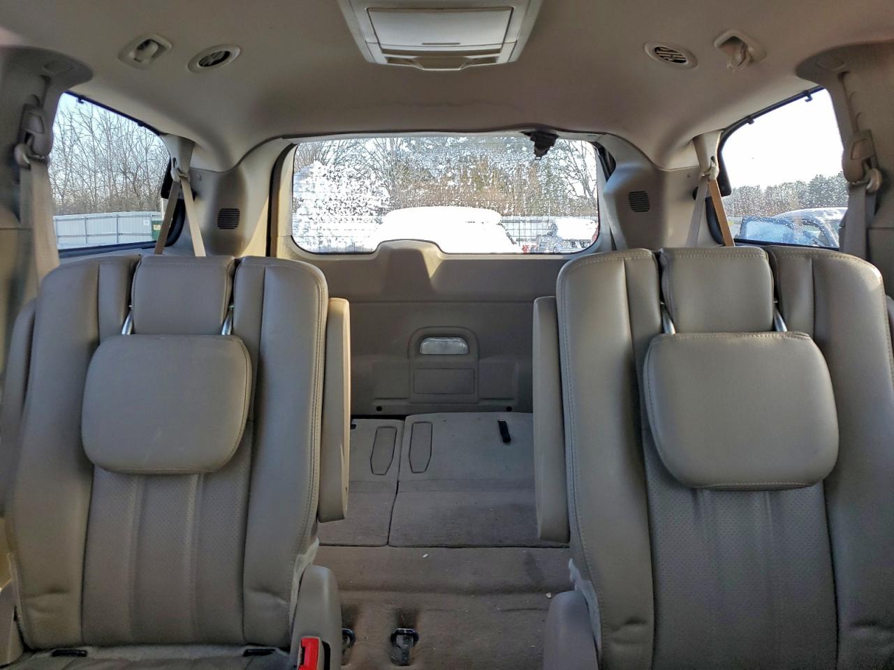 2015 CHRYSLER TOWN & COUNTRY TOURING L photo 10
